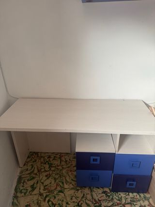 Escritorio y mesita