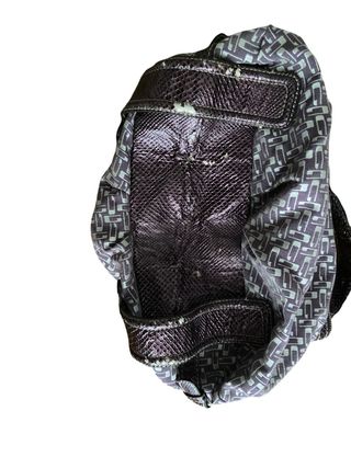 Bolso de Hombro Guess Morado y Plateado