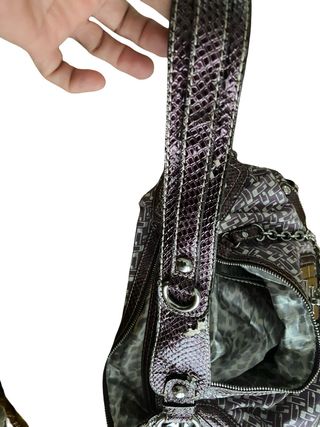 Bolso de Hombro Guess Morado y Plateado