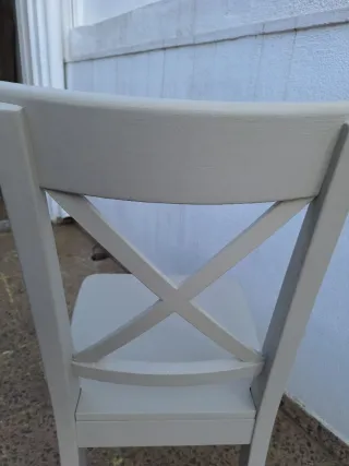 Silla de madera pintada beige