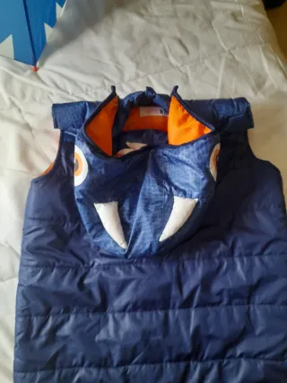 Chaleco Dinosaurio Infantil y paraguas