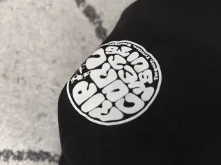 Tuta in neoprene 4/3 Rip Curl. Taglia 16.