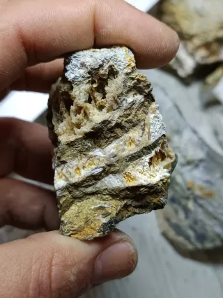 Huntita e calcite minerali