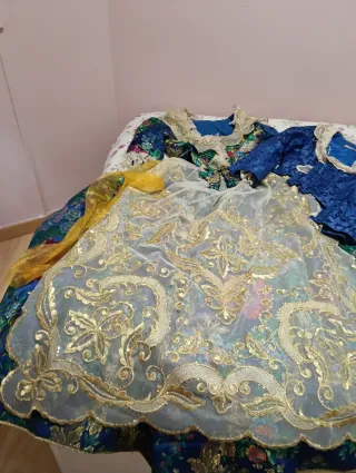 Traje de Fallera Alquiler Talla Única con mantilla