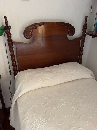 Cama vintage madera y tela