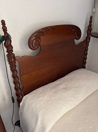 Cama vintage madera y tela
