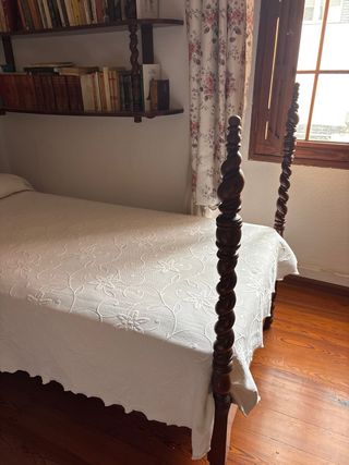 Cama vintage madera y tela