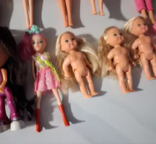 Lotto Barbie e bambole assortite