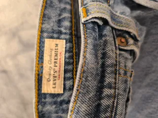 Bermuda Levis mujer Talla M / W27 pantalón corto