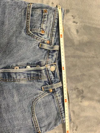 Bermuda Levis mujer Talla M / W27 pantalón corto