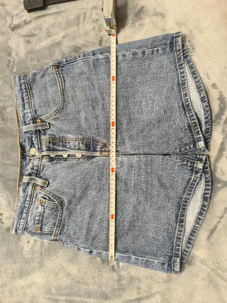 Bermuda Levis mujer Talla M / W27 pantalón corto