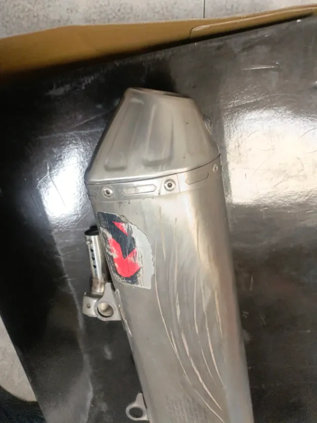 Silencioso Akrapovic KTM Husqvarna