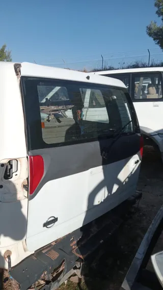 Portón Trasero Nissan Terrano 2 125cv