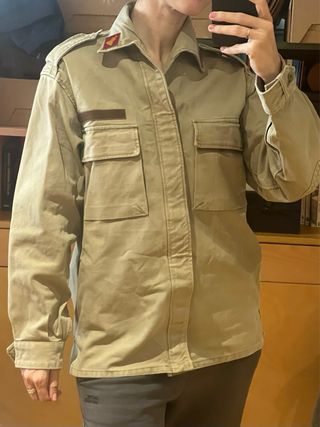 Lote militar vintage: Camisa, insignias y galones