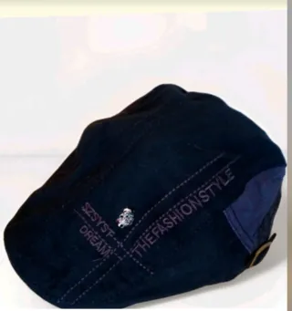 Berretto con teschio nero e marrone