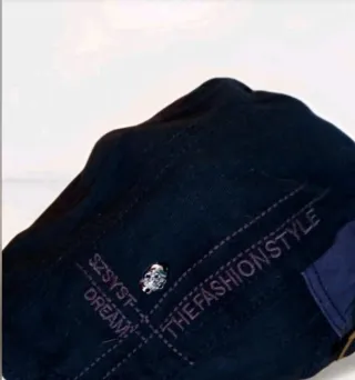 Berretto con teschio nero e marrone