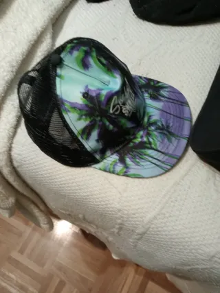 Gorra estilo trucker palmeras