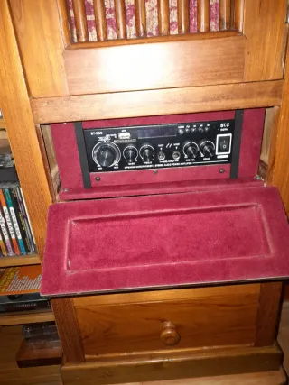 Mueble con equipo de sonido. Venta en persona.