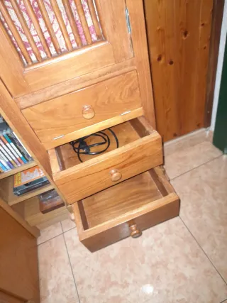 Mueble con equipo de sonido. Venta en persona.