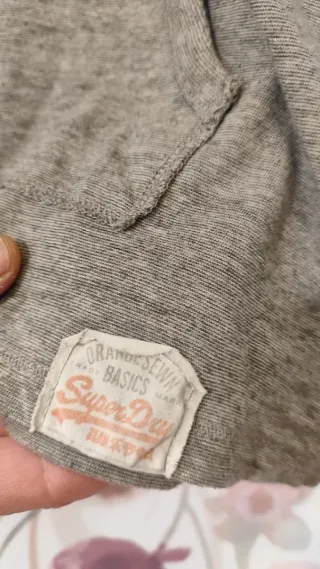 Camiseta Superdry Mujer Gris Capucha