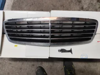 Calandra Mercedes Clase C Cromada