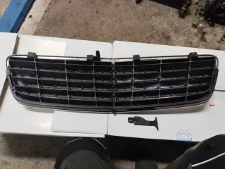 Calandra Mercedes Clase C Cromada