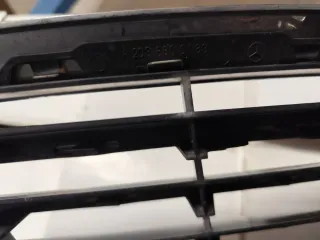 Calandra Mercedes Clase C Cromada