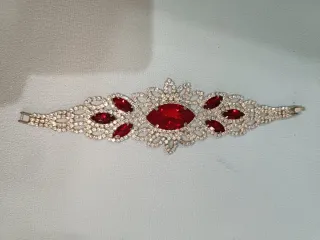 Pulsera de pedrería roja y plateada