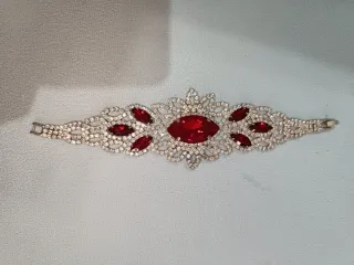 Pulsera de pedrería roja y plateada
