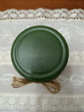 Tarro de cristal decorado con flores y cuerda