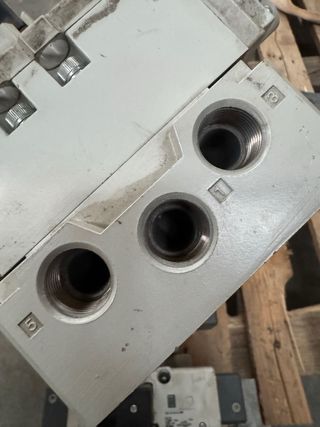 Lote 4x Electroválvulas SMC VQ7-8-FG-D-3NR 24V DC