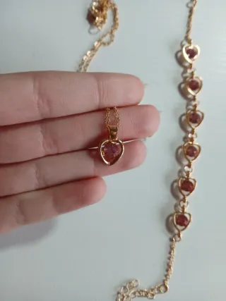 Set de reloj y joyas con corazones rosas