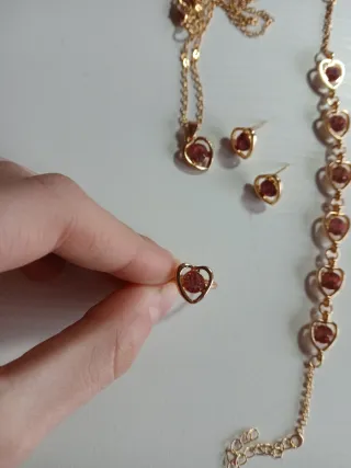 Set de reloj y joyas con corazones rosas