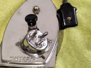 Plancha de viaje vintage sin usar