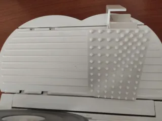 Cortador de fiambre blanco