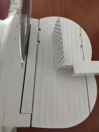 Cortador de fiambre blanco