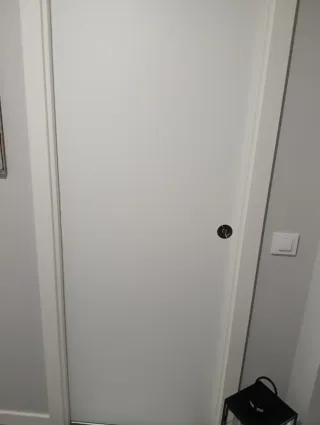 Puerta blanca corredera completamente nueva