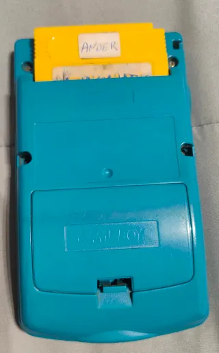 Consola Game Boy Color + 3 juegos Pokémon y otros