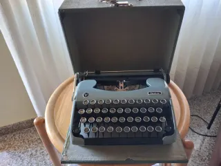 Máquina de escribir Junior Mod. 58