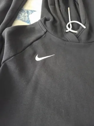 Sudadera Nike Negra con Capucha