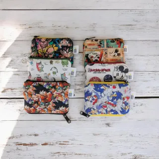 Monederos con diseños de personajes