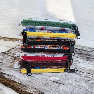 Monederos con diseños de personajes