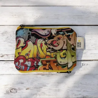 Monederos con diseños de personajes