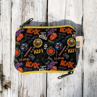 Monederos con diseños de personajes