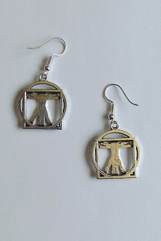 Pendientes del hombre de Vitruvio