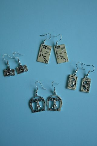 Pendientes del hombre de Vitruvio