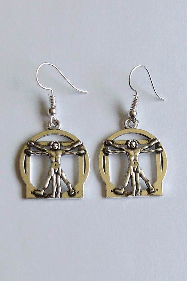 Pendientes del hombre de Vitruvio