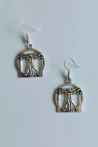 Pendientes del hombre de Vitruvio
