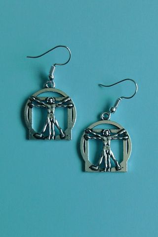 Pendientes del hombre de Vitruvio