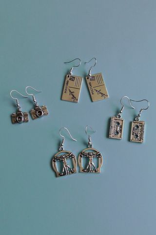 Pendientes del hombre de Vitruvio